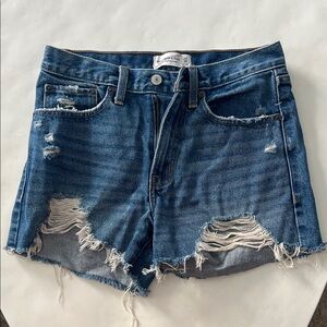 Abercrombie Dark Wash Mid Rise Boyfriend Short Soft Denim Distressed 24/00